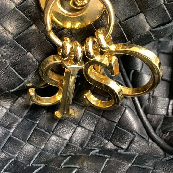 - Siso leather bag